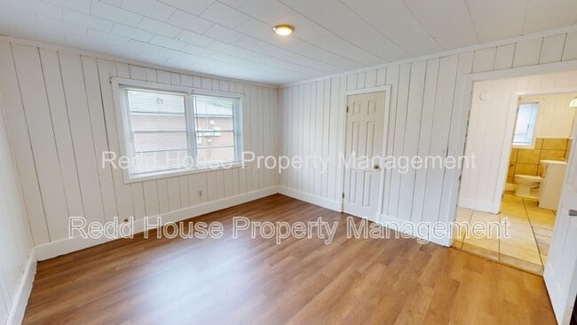 Building Photo - 618 N Rawls St