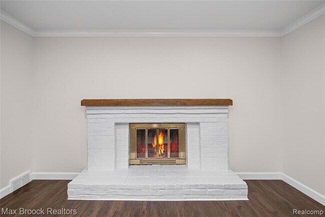 Building Photo - 6695 Lahser Rd