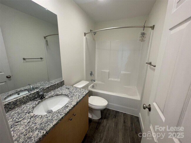 Building Photo - 4013 Eugene Dr