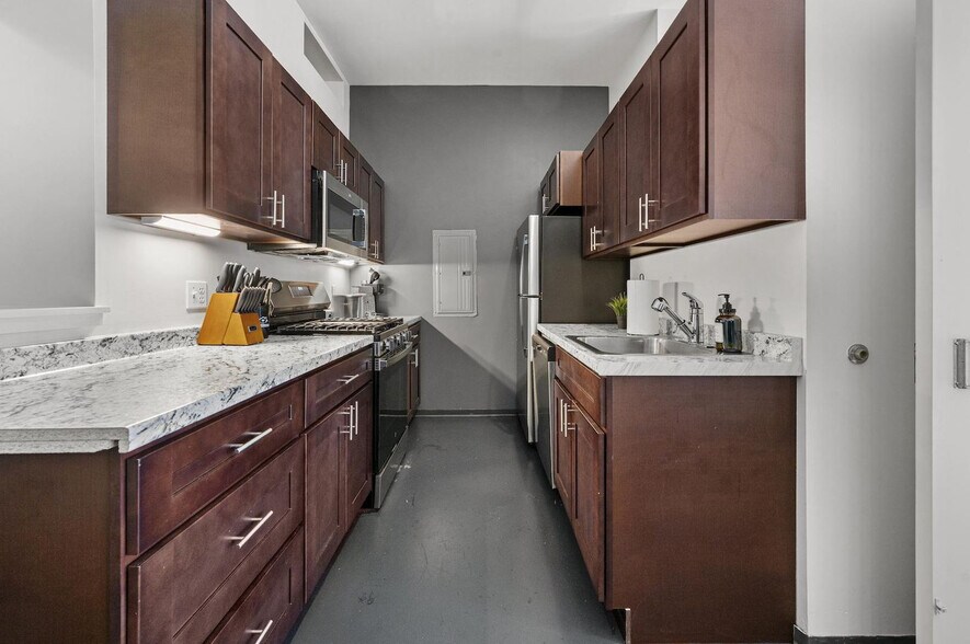 Building Photo - 160 E Berkeley St