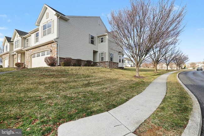 Building Photo - 1841 Vista Dr