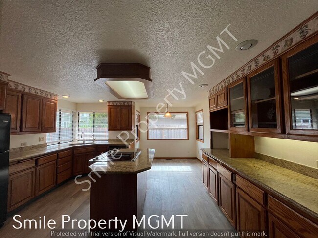 Building Photo - Three Bedrooms single house in NE Portland with double garage