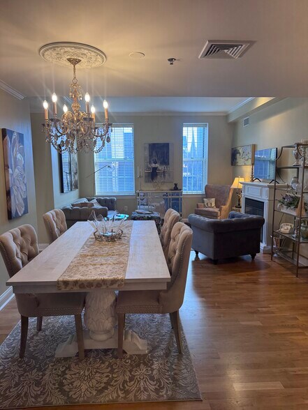 Building Photo - 17 Central St