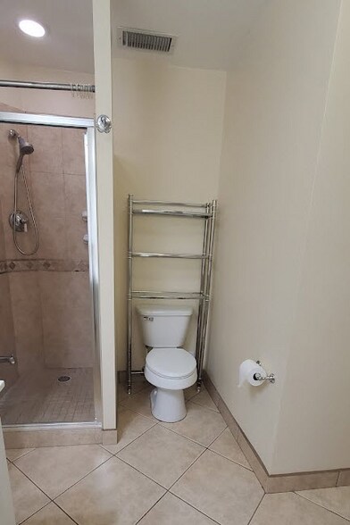 Building Photo - 2076 E Bond Dr
