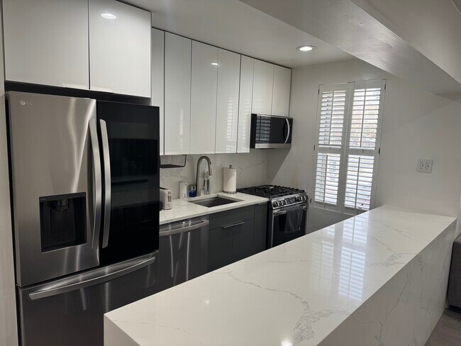 Building Photo - 64-35-35 Yellowstone Blvd