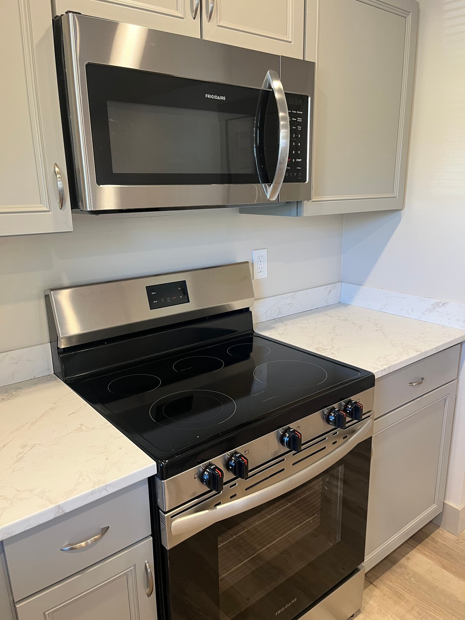 Building Photo - 608 S Jackson St