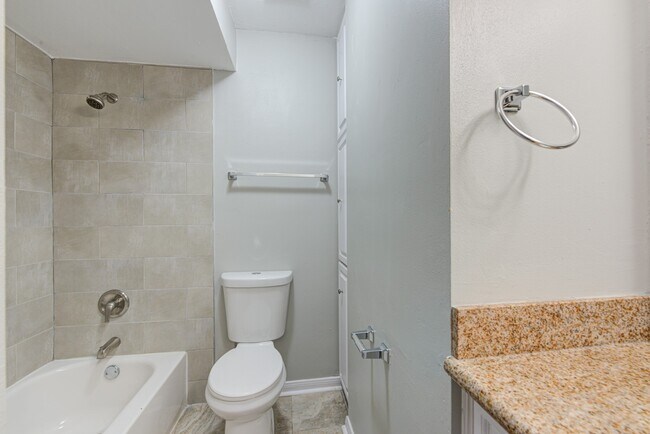 Building Photo - 15118 Chaseridge Dr