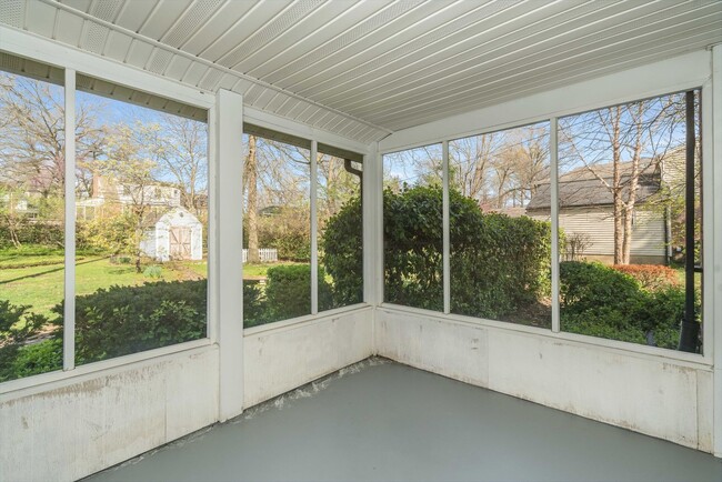 Building Photo - 2B/1B Charming Single Family home in Glend...