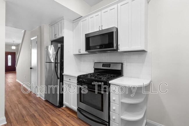 Building Photo - 1309 Emerald St NE