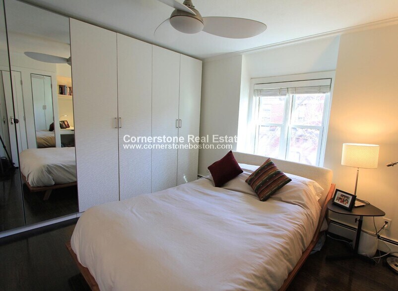 Building Photo - 39 Gray St