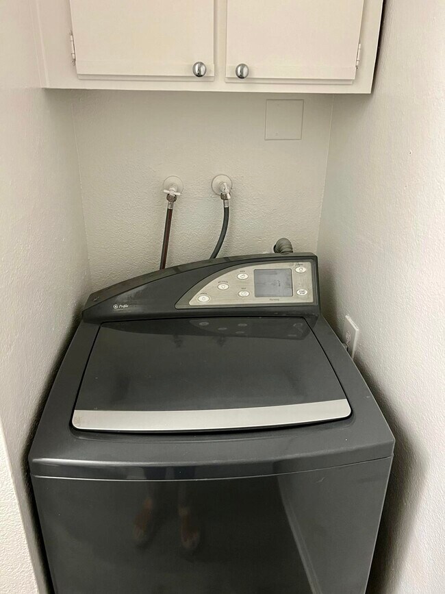 Building Photo - 10655 Lemon Ave