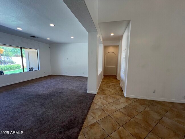Building Photo - 15494 W Meadowbrook Ave