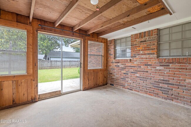 Building Photo - 119 Gordon Crockett Dr