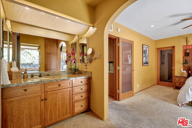 Building Photo - 15511 Woodcrest Dr
