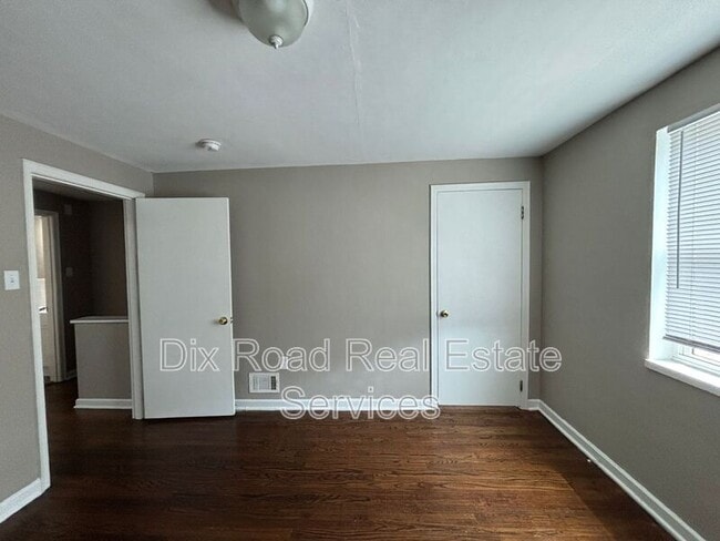 Building Photo - 237 Ryburn Ave