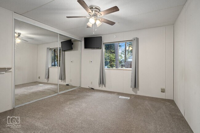 Building Photo - Waterfront 2-Bedroom Home with Scenic Views