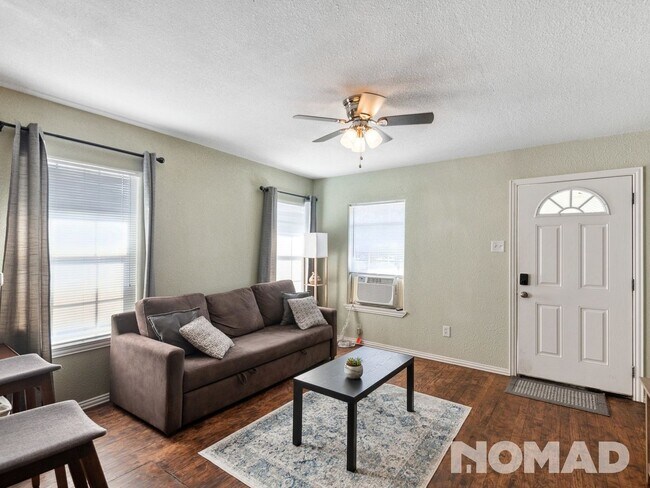 Building Photo - 1 bedroom renovated duplex