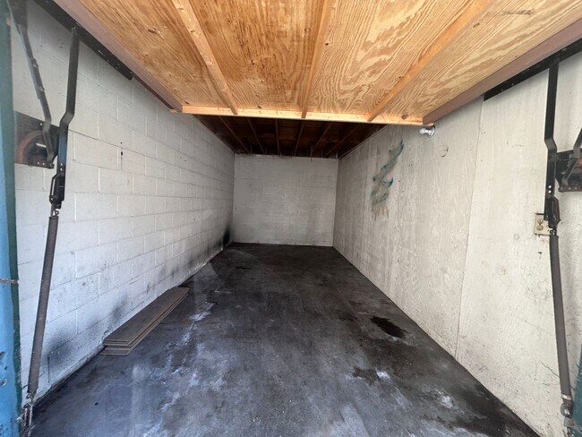 Building Photo - 1434 W 145th St