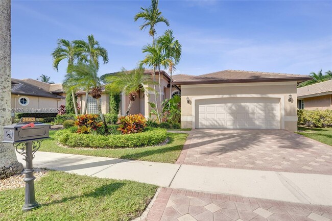 Building Photo - 2553 Jardin Manor