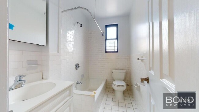 Building Photo - 620 W 171st St