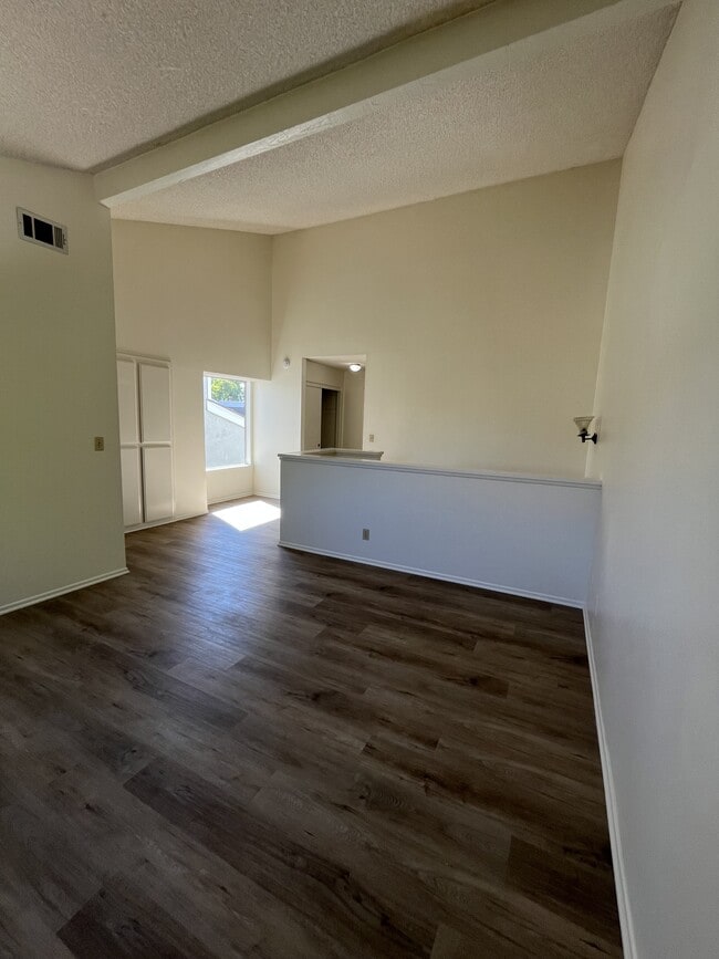 Building Photo - 528 Broderick Way