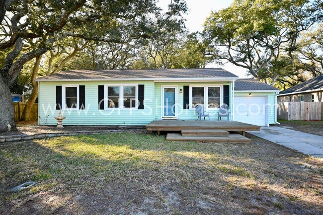 Building Photo - 305 Okaloosa Rd NE