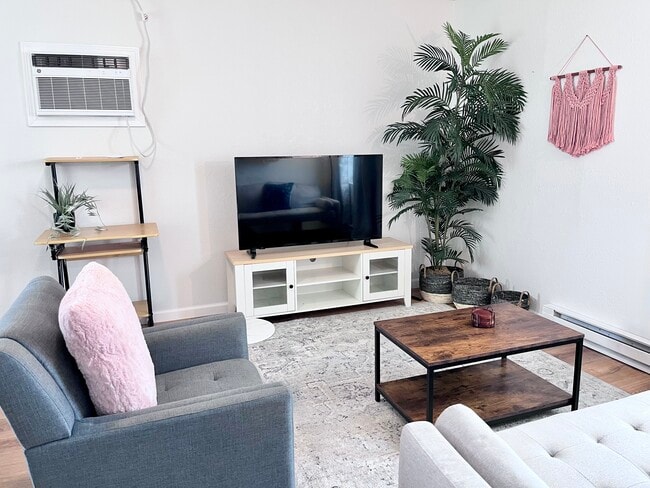 Building Photo - Rocky Court