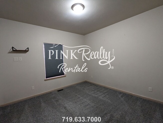 Building Photo - 1325 N Challenger Pl