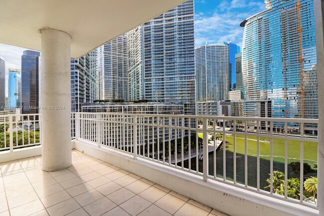 Building Photo - 801 Brickell Key Blvd