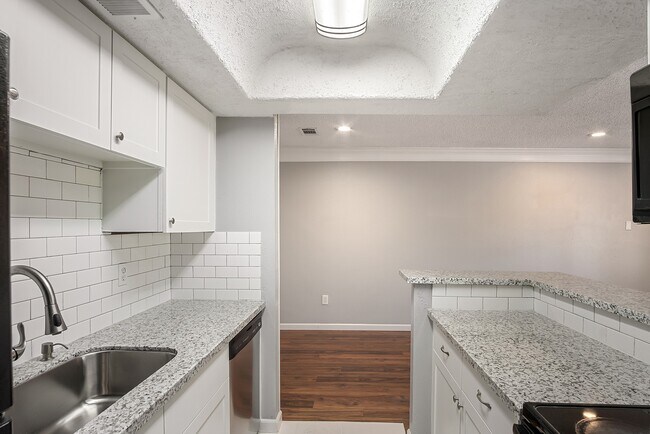 Building Photo - 7402 Alabonson Rd