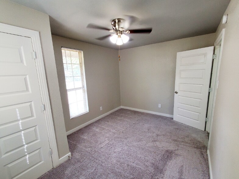 Building Photo - 1623 E Waco Ave