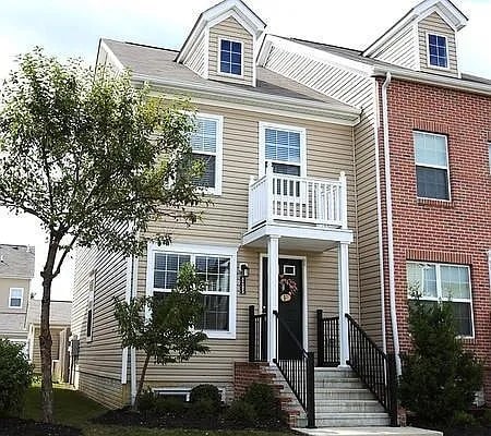 Primary Photo - 8285 Bruntsfield Rd
