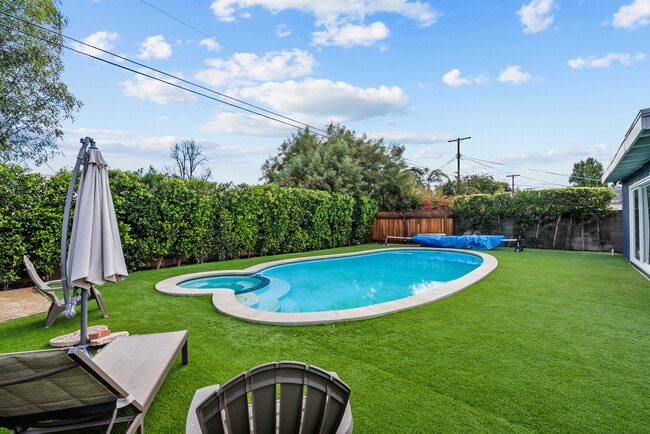 Building Photo - 10144 Gaviota Ave