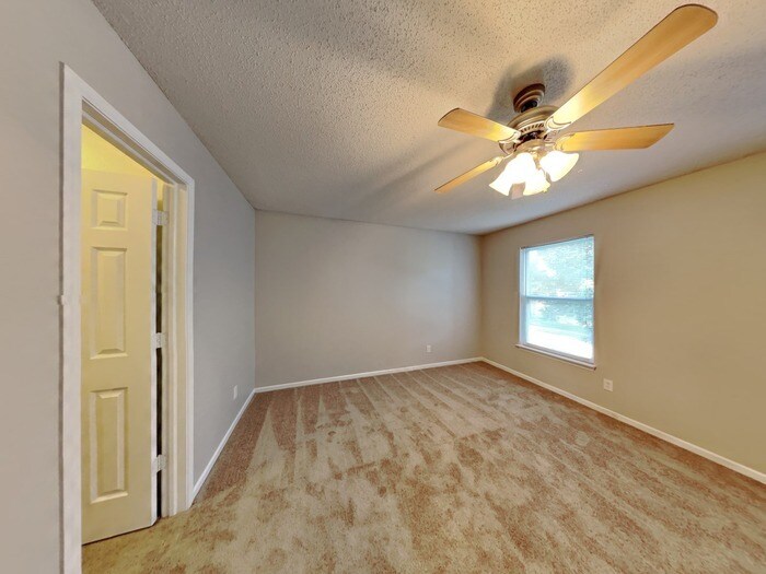 Building Photo - 9207 Wandflower Dr