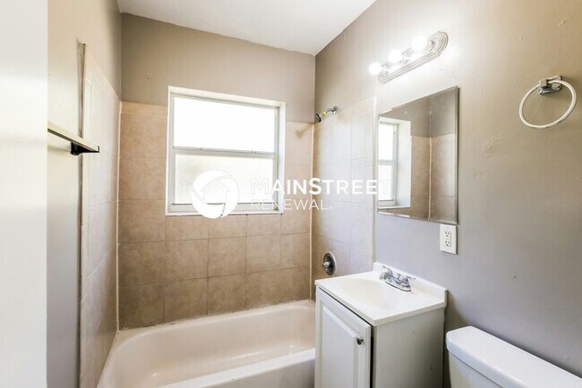 Building Photo - 3 Bedroom Pet-Friendly Home in Fort Lauder...