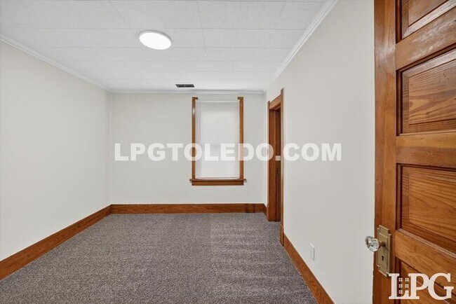 Building Photo - 4140 Caroline Ave