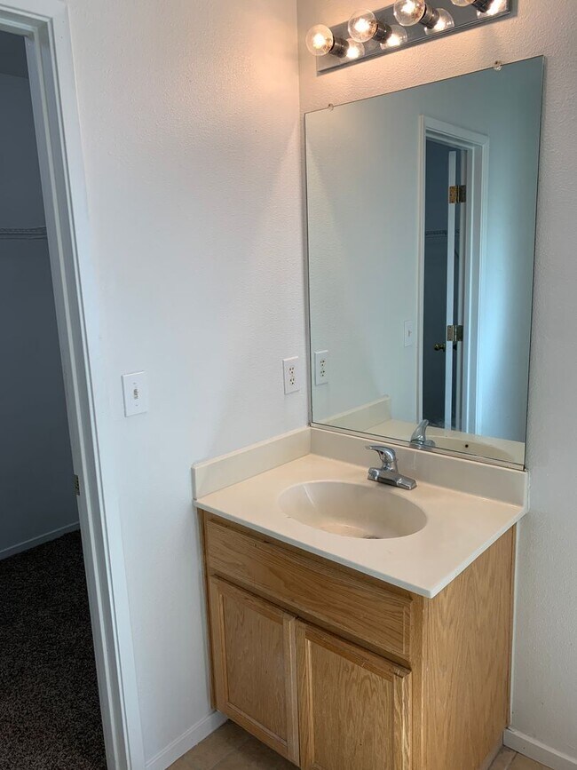 Building Photo - Beautiful 4 Bedroom 3 bath home in Merced!