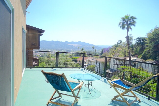 Building Photo - 702 Cavanagh Rd