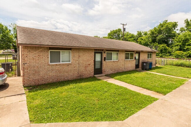 Building Photo - 1304 N Irvington Ave