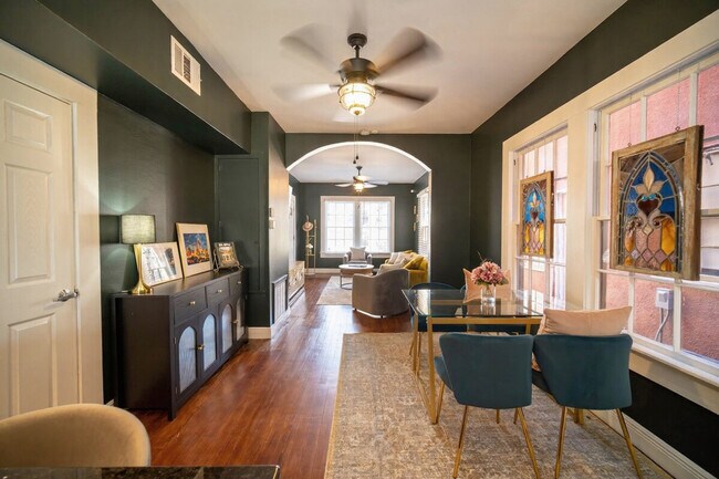 Building Photo - 309 King William St