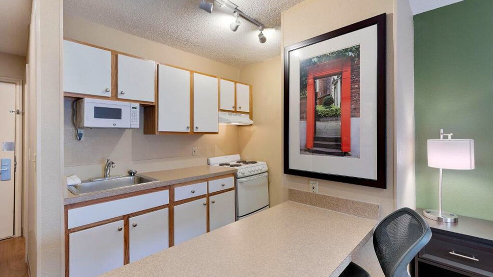 Building Photo - 5830 Westpark Dr