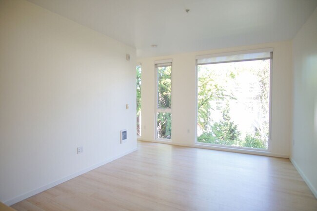 Building Photo - Modern 3rd Floor Urban 1Bdr with D/W & Washer/Dryer!