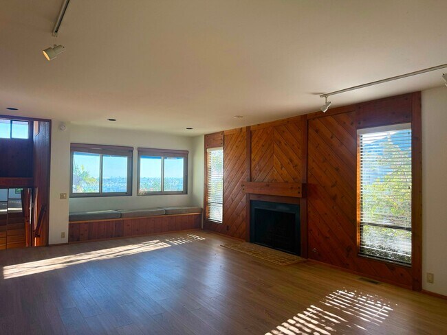 Building Photo - Welcome to Your Stunning Point Loma Home with Panoramic Ocean, Harbor, and Downtown Views!