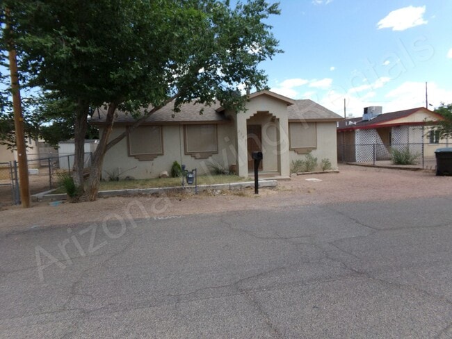 Primary Photo - ADORABLE 2 BEDROOM 1 BATHROOM HOME