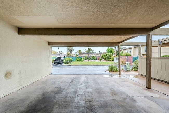 Building Photo - 3 Bed 2.5 Bath Pet-Friendly Retreat by The...