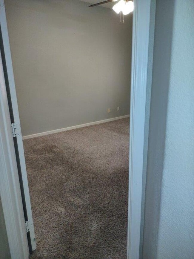 Building Photo - PEORIA ESTATES