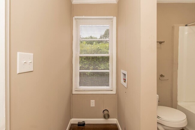 Building Photo - One Bedroom Private Residence