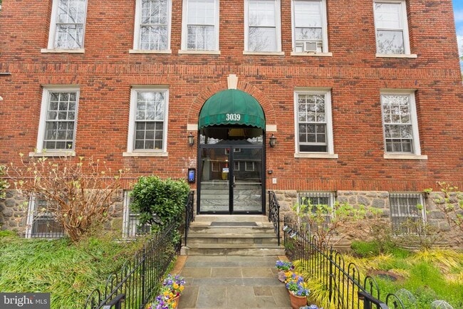 Building Photo - 3039 Macomb St NW