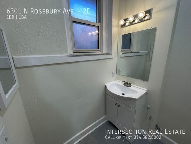 Building Photo - 6301 N Rosebury Ave