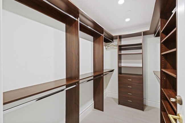 Building Photo - 200 E Palmetto Park Rd